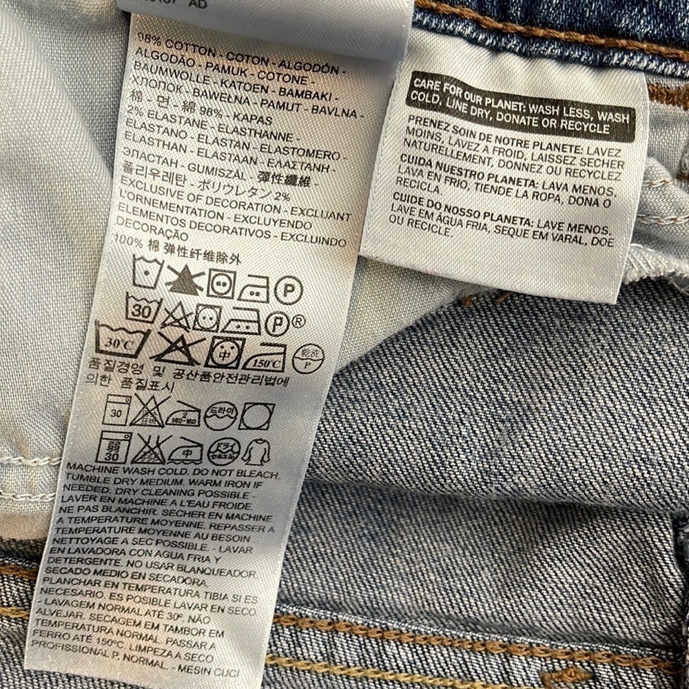 Levi’s Roll Up Shorts l SIZE 29 - Picture 8 of 11